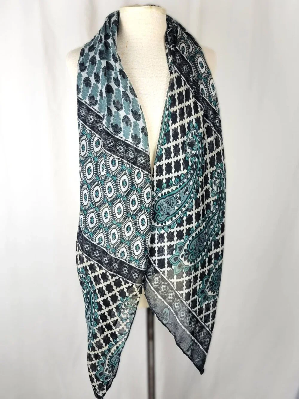 SIMPLY NOELLE Blue Black Gray Paisley Scarf
